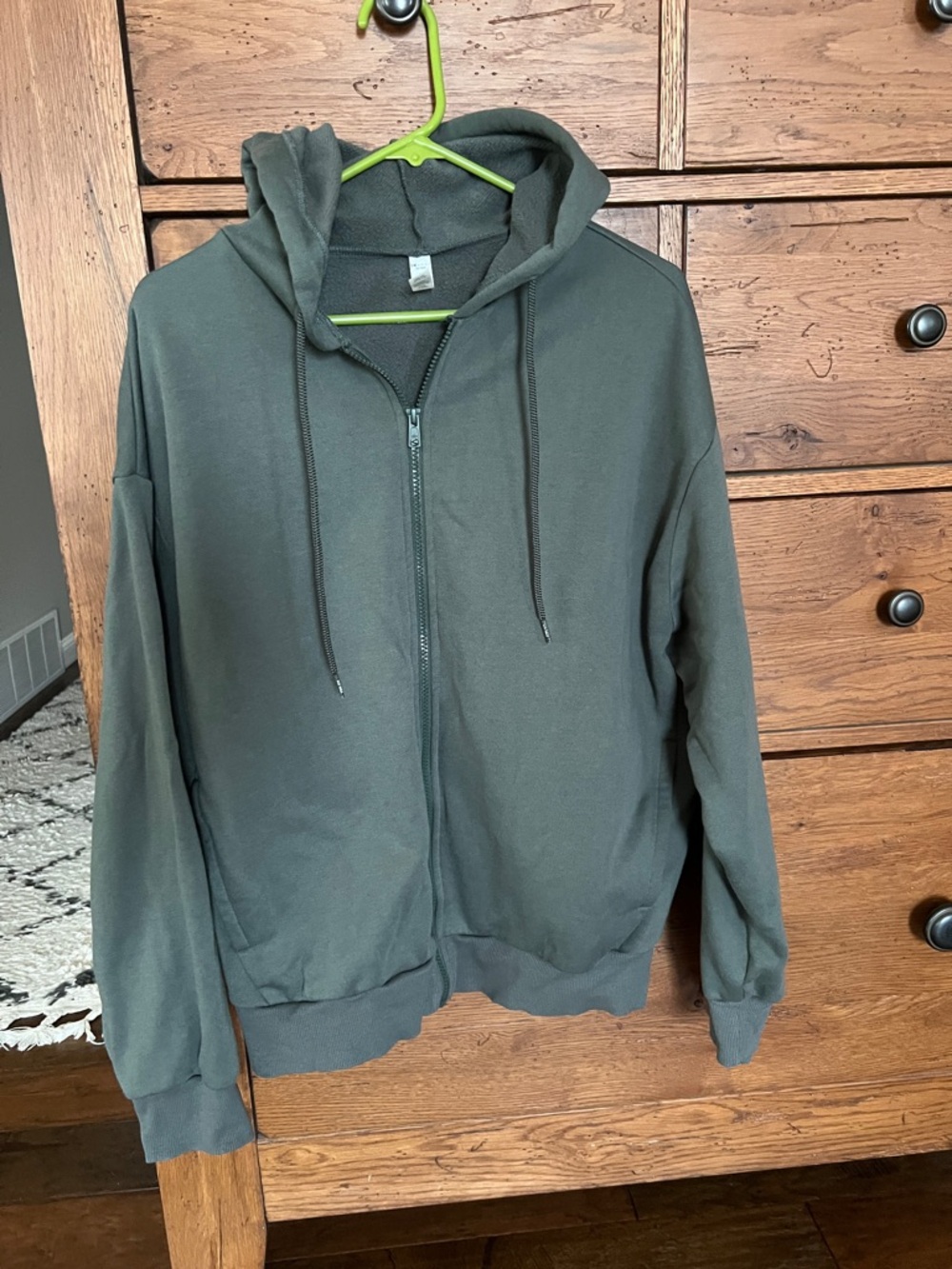 ALO Yoga sweatshirt